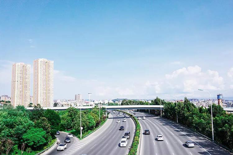 國內(nèi)首臺履帶移動制砂機施工現(xiàn)場